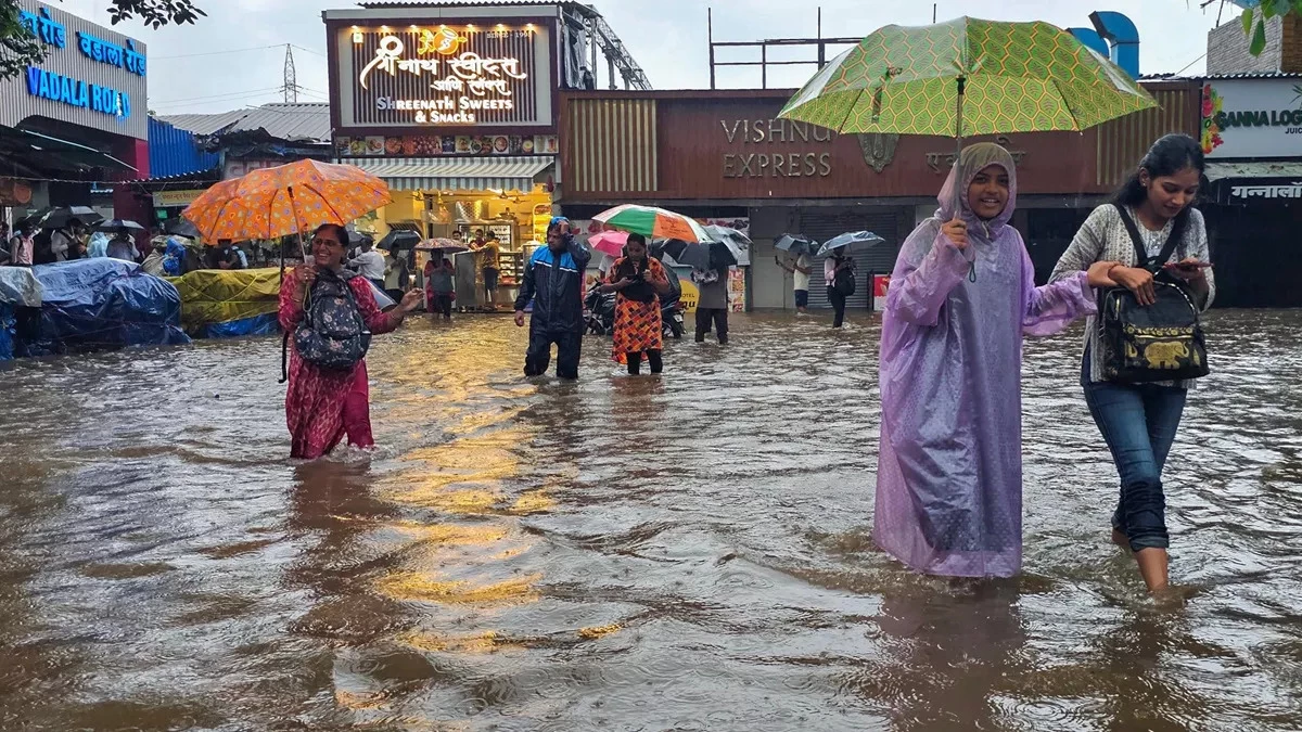 Weather Update Today: मुंबई समेत उत्तर भारत में भारी बारिश का अलर्ट, उत्तरकाशी में आपदा का बढ़ा खतरा