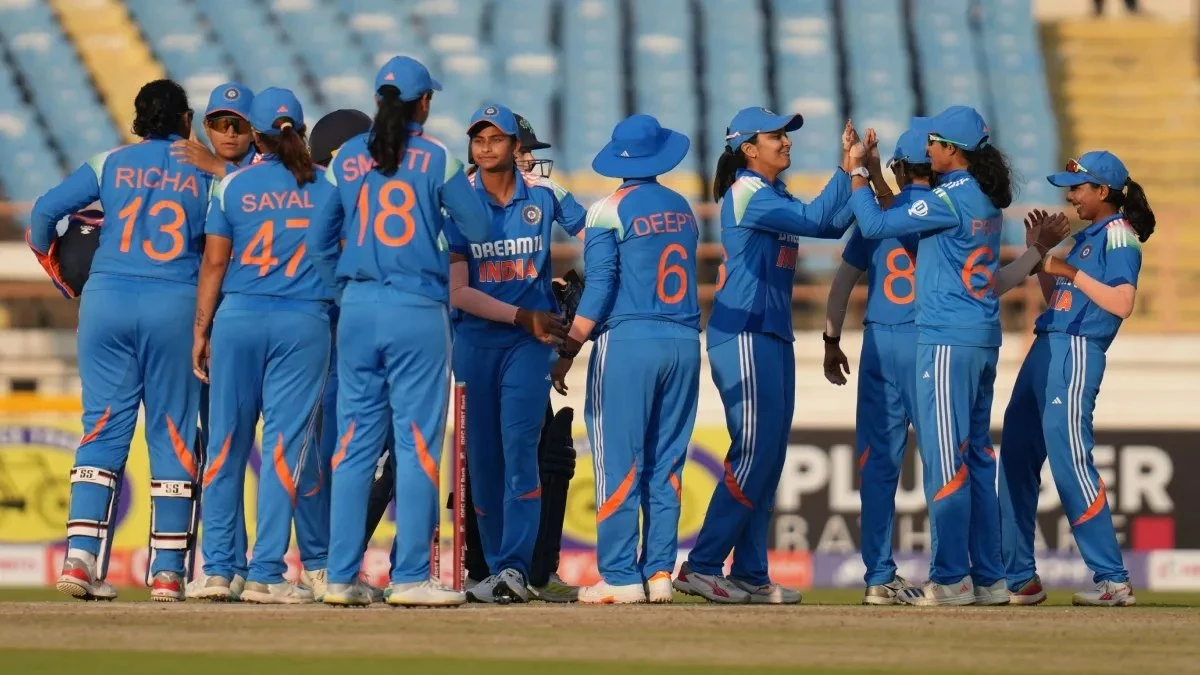 28 साल बाद इंदौर को मिली महिला विश्व कप की मेजबानी, विश्व कप ट्रॉफी पहुंची शहर
