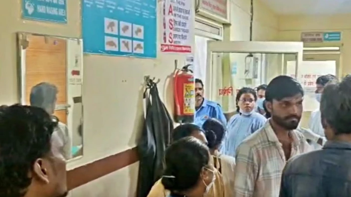 मध्य प्रदेश के छिंदवाड़ा जिला अस्पताल की वॉर्मर मशीन में लगी आग, तीन नवजात झुलसे, तीनों जबलपुर मेडिकल रेफर