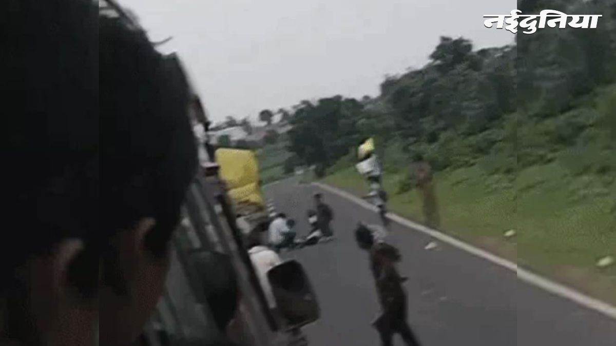 खंडवा में बस से उतरकर सड़क पार कर रहा था छात्र, पिकअप ने कुचला, मौके पर ही मौत