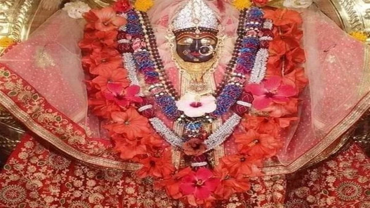 Navratri 2025: विजयराघवगढ़ में 200 साल से विराजित हैं मां शारदा की बड़ी बहन, मान्यता मैहर की तरह