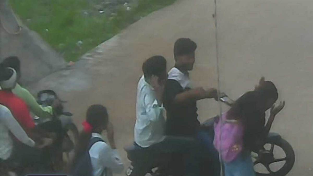 ग्वालियर में सरेराह छात्रा से छेड़छाड़ और मारपीट, CCTV वीडियो वायरल होने के बाद आरोपी गिरफ्तार; भेजा जेल