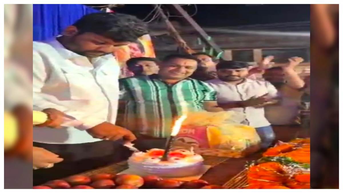 बीच सड़क मंच लगाकर केक काटना पड़ा भारी, ट्रैफिक जाम करने के मामले में गौरेला पुलिस ने दर्ज किया केस