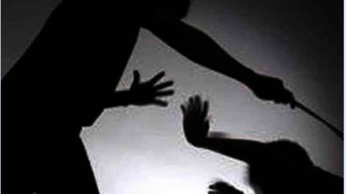 इंदौर में पिता ने आठ साल के बेटे को बेरहमी से पीटा, तीन दिन कमरे में रखा बंद; मामला दर्ज