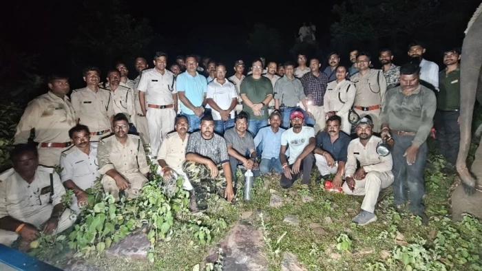 सीधी के सूर्या को देखते ही शांत हुआ साथी की मौत से गुस्साया हाथी, यह फिल्मी दृश्य से कम नहीं था