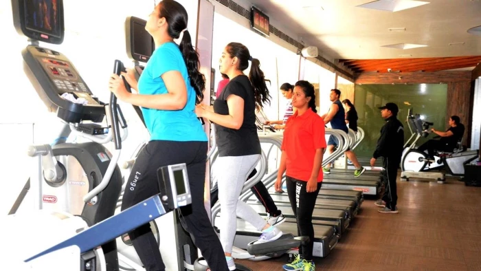 त्योहारों की रौनक से पहले फिटनेस पर फोकस, स्लिम दिखने की तैयारी में जुटीं महिलाएं