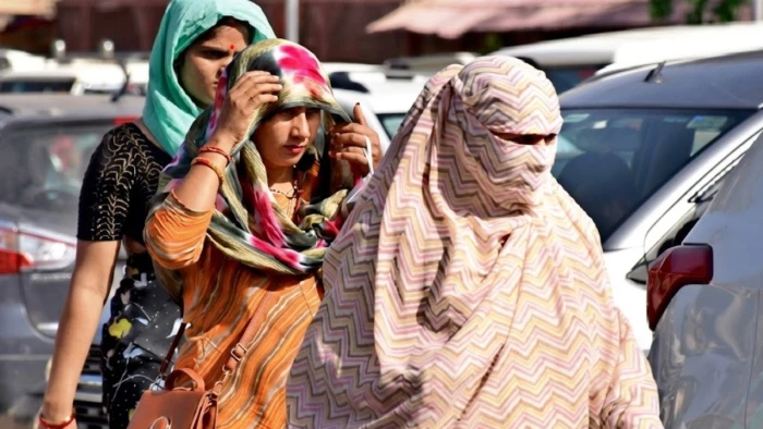 Weather Update: ग्वालियर प्रदेश का सबसे गर्म शहर, सूर्य की तपिश से पारा 35 डिग्री के पार, अगले 24 घंटों में बारिश की संभावना