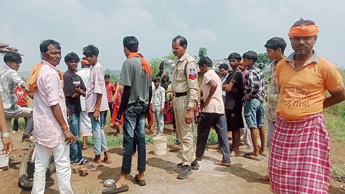 झाबुआ में गौ हत्या के तीन आरोपियों को ग्रामीणों ने पकड़ा, ससुर-दामाद सहित छह पर केस दर्ज