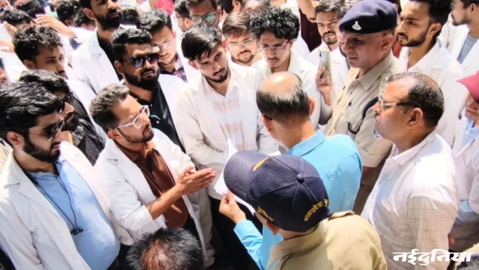 बंगाल में 33 हजार तो MP में सिर्फ 9,383 रुपये! एमपी में स्टाइपेंड बढ़ाने के लिए आयुष इंटर्न डॉक्टरों का हल्लाबोल