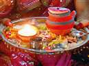 Karva Chauth 2021: करवाचौथ पर राशि अनुसार श्रृंगार करने व कपड़े पहनने से पति-पत्नी में बढ़ता है प्रेम