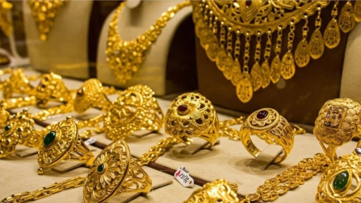 Gold Rate Today: दिवाली के बाद औंधे मुंह गिरे सोने के दाम, खरीदने से पहले देखें कीमत