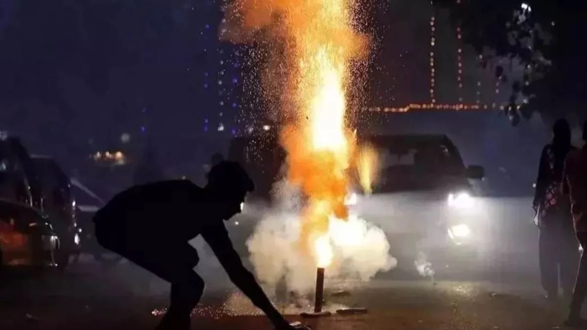 जबलपुर में पटाखे चलाने में हुई चूक, बच्चे सहित चार लोगों के हाथ में फूटा बम; 10 की आंखें हुई लाल