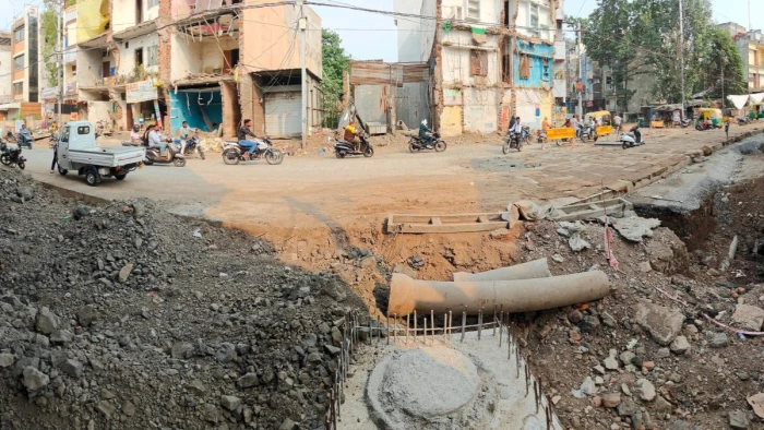 सिंहस्थ से पहले कैसे पूरा होगा काम, इंदौर में धीमी गति से बन रही हैं मास्टर प्लान की सड़कें, कुछ का तो काम ही शुरू नहीं हुआ