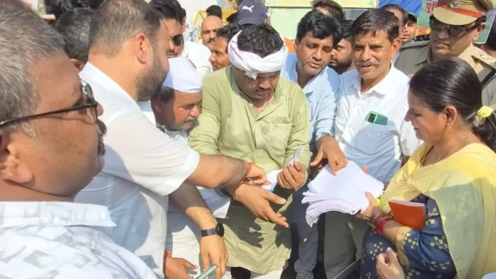 भोपाल मास्टर प्लान 2047 के विरोध में सड़कों पर उतरे किसान, नीलबड़ पर पुलिस ने रोका, बीच राह लगाया धरना