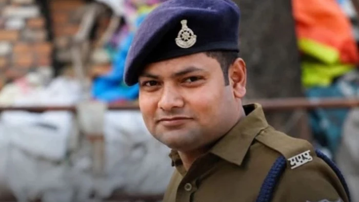 रीवा के शासकीय आवास में कांस्टेबल पीयूष मिश्रा ने खाया जहर, दवाइयों के रैपर और सुसाइड नोट मिला