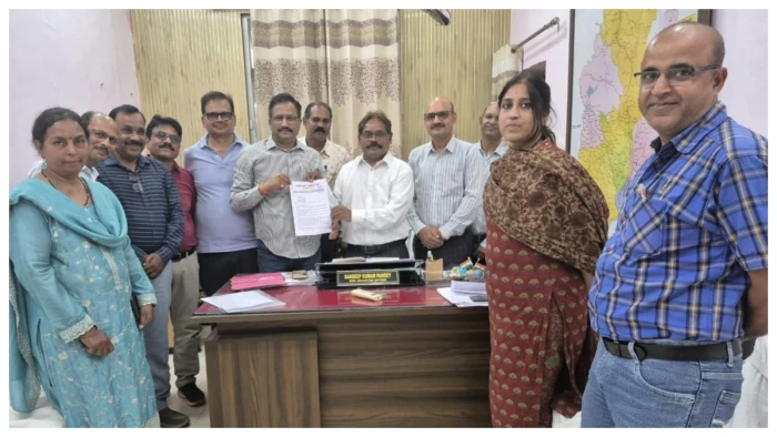 ब्लैक बोर्ड पर प्रश्न लिखाने की प्रथा होगी बंद, छत्तीसगढ़ प्राचार्य मंच ने DEO के समक्ष रखीं 19 बड़ी मांगें