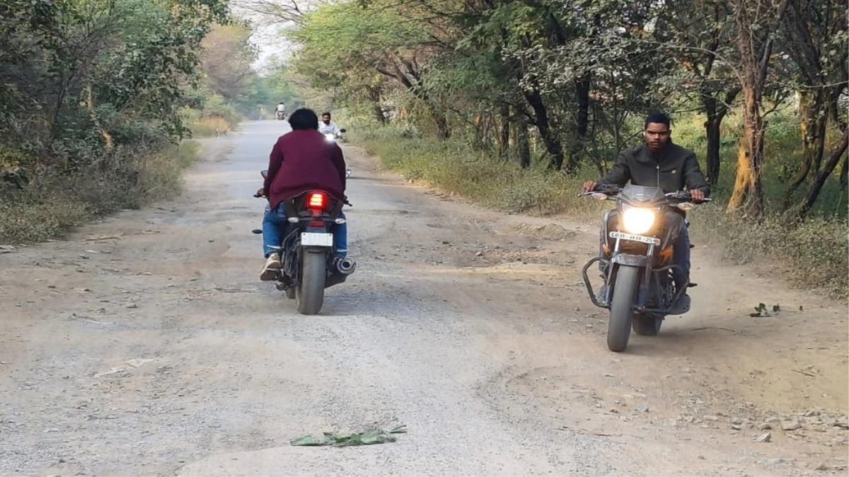 हनुमान धारा से कुदरी बैराज सड़क की हालत जर्जर