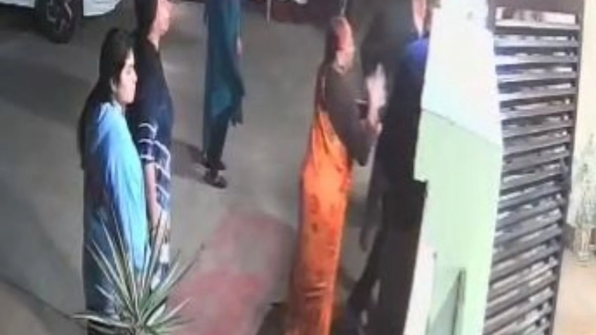 कार पार्किंग का बढ़ा विवाद, पड़ोसी डॉक्टर ने बैंक मैनेजर के घर में घुसकर की मारपीट, केस दर्ज