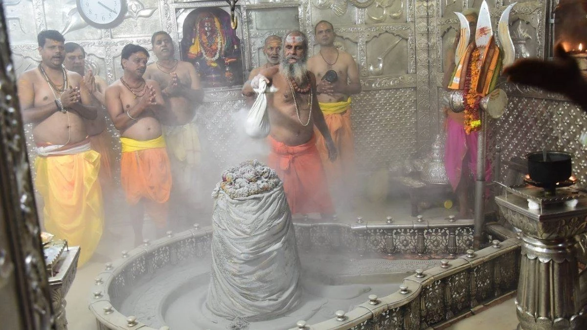 महाकाल मंदिर में भस्म आरती दर्शन के लिए आरएफआईडी बैंड से प्रवेश की व्यवस्था बंद