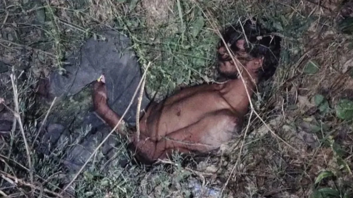 नशे में अर्द्धनग्न अवस्था में कब्र में जाकर सो गया युवक, लोगों ने समझा मुर्दा, जब उठा तो मचा हड़कंप