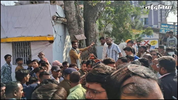 राजनांदगांव में तनाव... नंदई चौक स्थित हनुमान मंदिर में तोड़फोड़, बजरंग दल और विहिप ने किया प्रदर्शन, भारी पुलिस बल तैनात