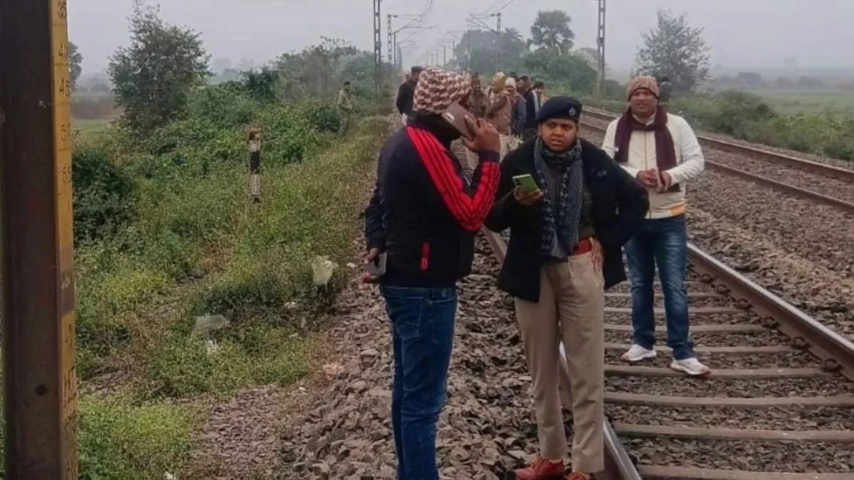 सीमांचल एक्सप्रेस में फायरिंग, जमीरा हाल्ट के पास तस्करों ने किया वैक्यूम, टॉर्च जलाते ही RPF एस्कार्ट पार्टी पर बरसाईं गोलियां