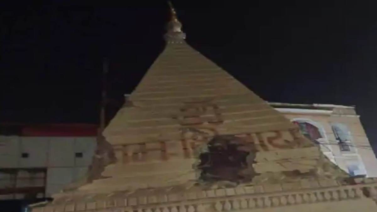 Rewa News : भाजपा कार्यालय के सामने बिना अनुमति शिव मंदिर पर चला बुलडोजर, भड़की कांग्रेस