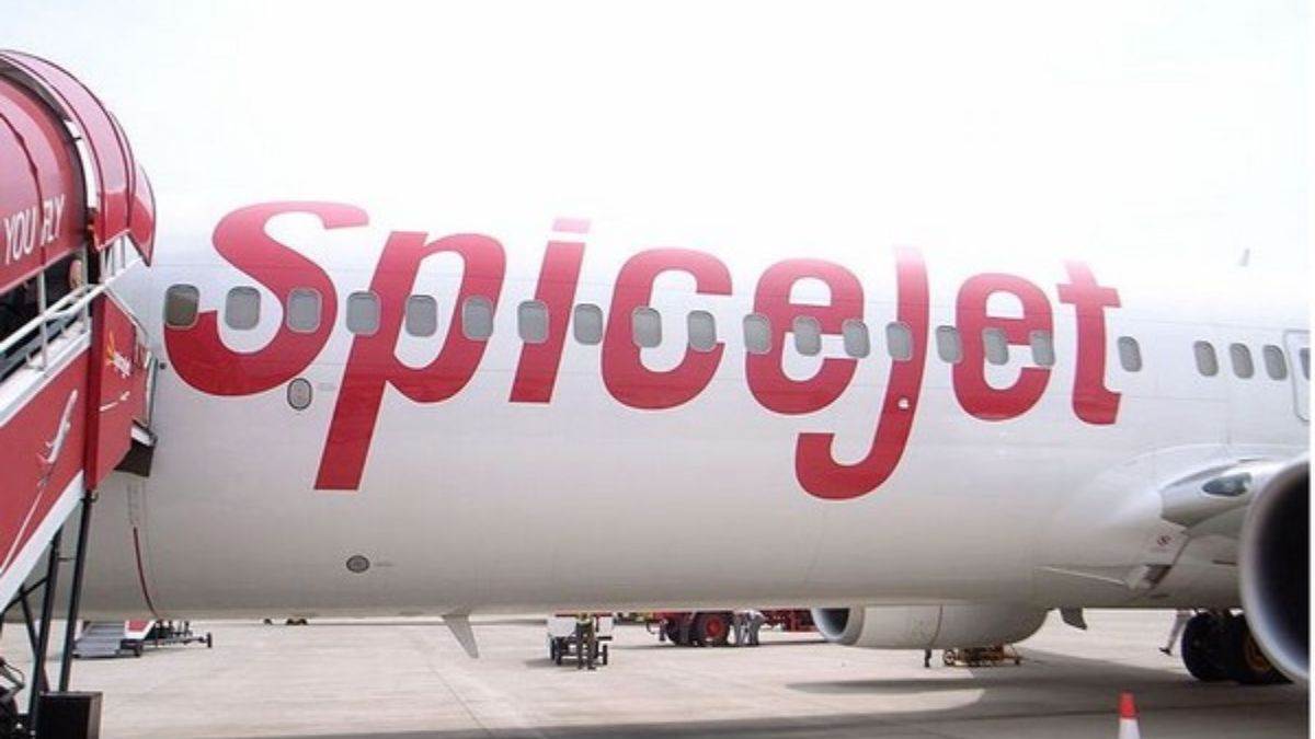 SpiceJet: बोर्डिंग के दौरान केबिन क्रू के साथ बदसलूकी का मामला, विमान से उतारे गये दोनों यात्री