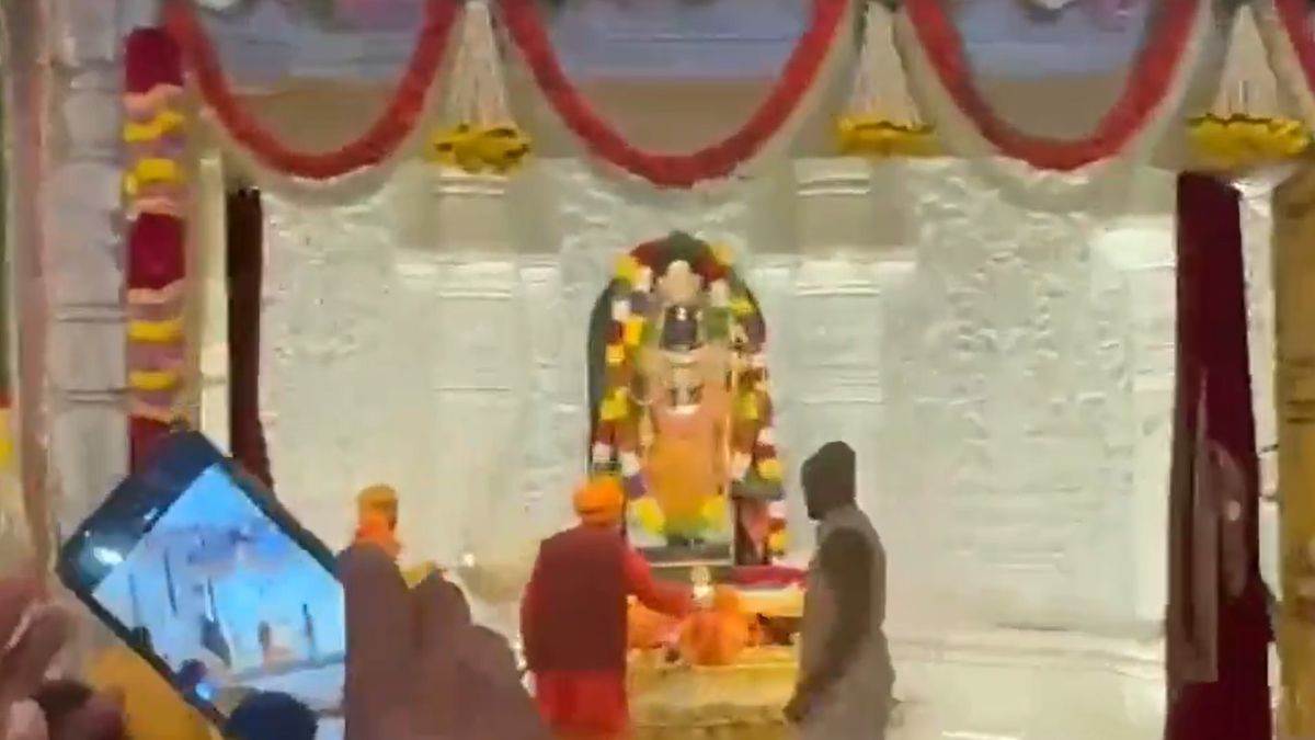 Ayodhya Information In the present day: आज से आम भक्त कर रहे राम लला के दर्शन, उमड़ा जनसैलाब, देखिए पहली आरती का वीडियो