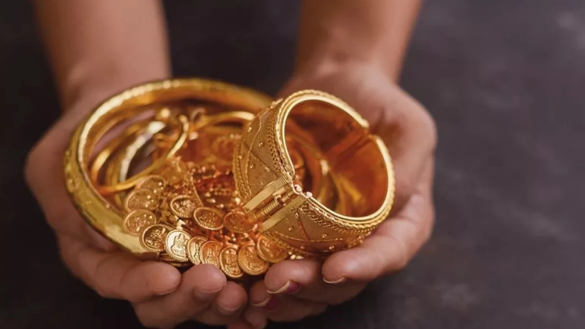 Gold Rate Today: सोने-चांदी के दाम में दिखी मामूली कमी, सिल्वर में 535 रुपये की गिरावट; पढ़ें आपके शहर के भाव