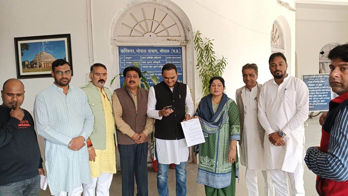 छोटे कर्मचारियों पर गाज क्यों? गोकशी कांड में कांग्रेस ने प्रशासन को घेरा, महापौर और एमआईसी के इस्तीफे पर अड़ी