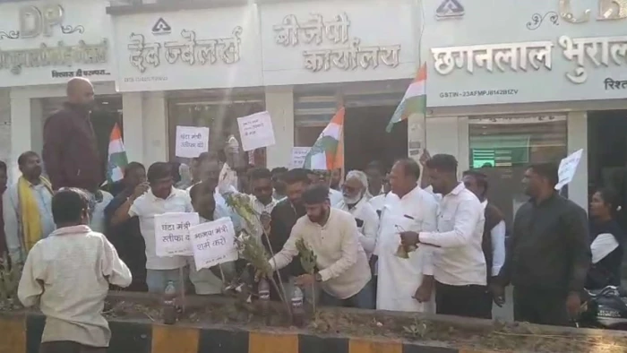 बुरहानपुर में गंदे पानी की सप्‍लाई को लेकर भाजपा कार्यालय के सामने प्रदर्शन करने वाले कांग्रेसी नेताओं पर एफआईआर