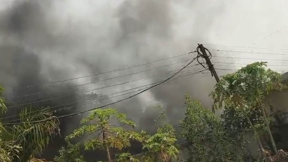 छिंदवाड़ा जिले के इमलीखेड़ा औद्योगिक क्षेत्र की पाइप फैक्ट्री लगी भीषण आग