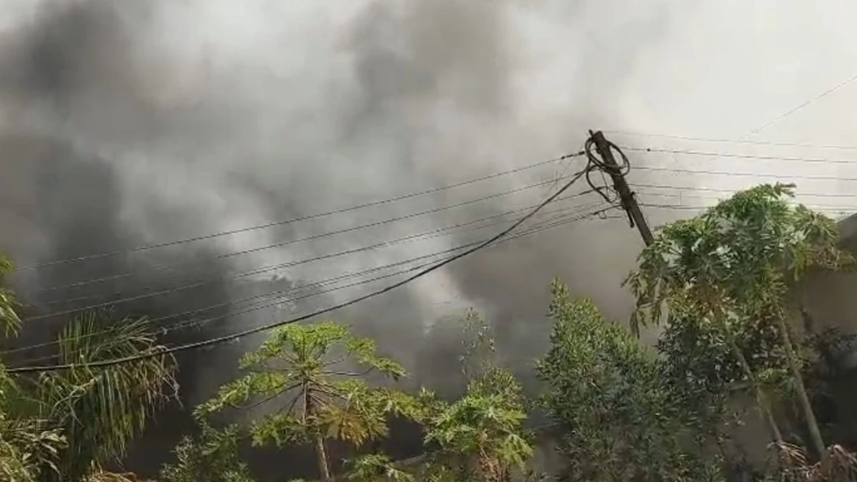 छिंदवाड़ा जिले के इमलीखेड़ा औद्योगिक क्षेत्र की पाइप फैक्ट्री लगी भीषण आग