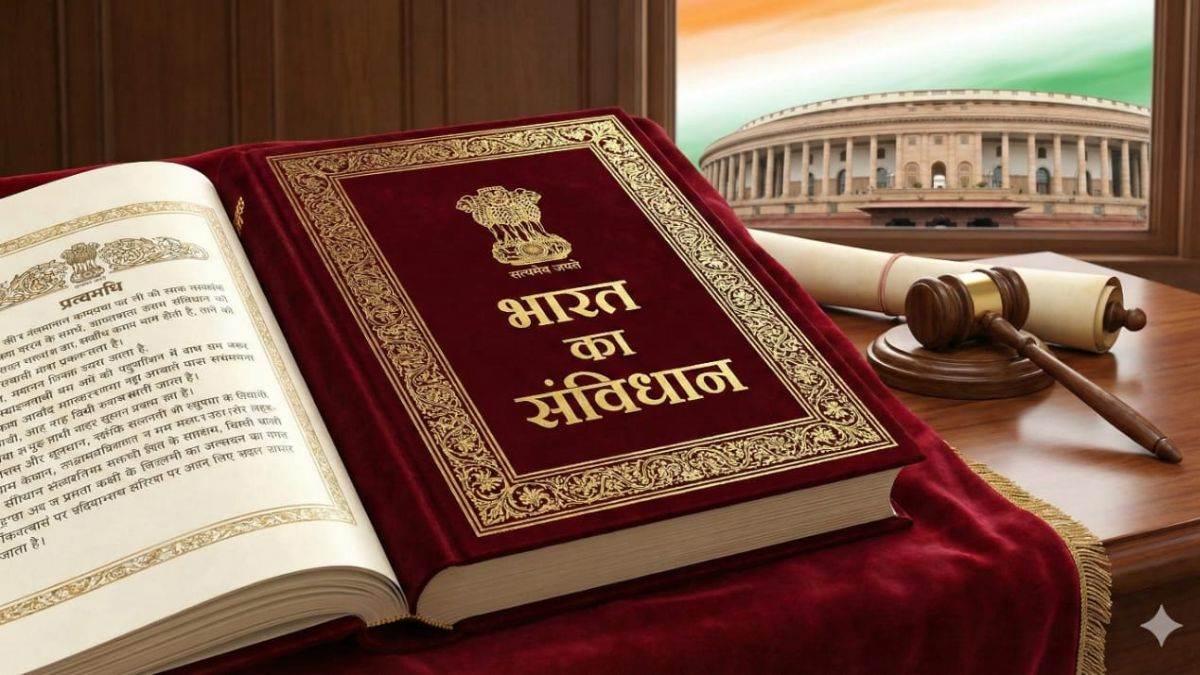 न टाइपिंग, न प्रिंटिंग... ऐसे लिखा गया था दुनिया का सबसे बड़ा संविधान, पढ़ें 77 साल बाद भी कैसे सुरक्षित हैं इसके पन्ने