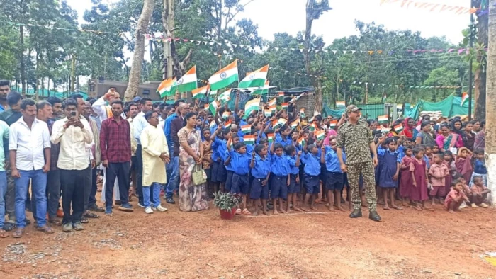बस्तर में 40 साल बाद 'आजाद' हुआ गणतंत्र, माओवादी फरमानों को पछाड़ पहली बार 40 गांवों में लहराएगा तिरंगा