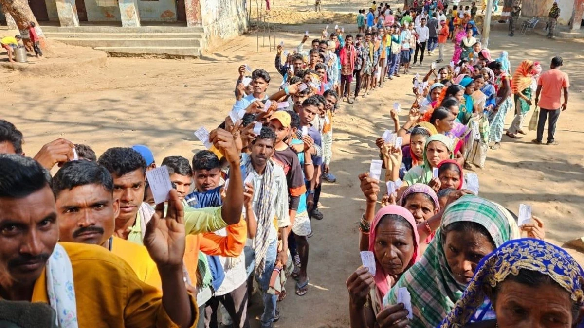 CG Panchayat Elections: सुकमा में 20 साल बाद खुले राम मंदिर में पोलिंग बूथ, कई गांवों में पहली बार मतदान
