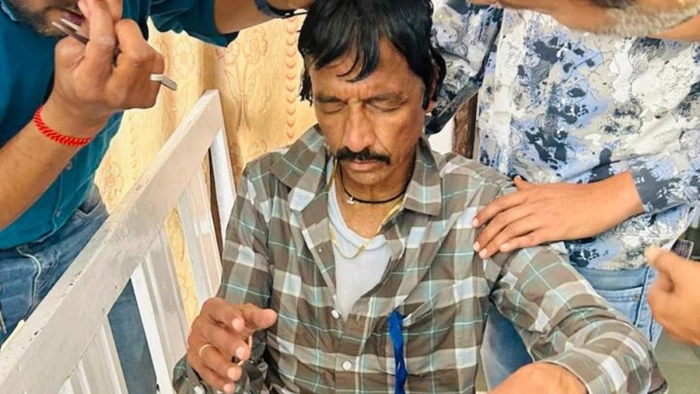 देवास में परीक्षा के दौरान मधुमक्खियों का हमला, एक छात्रा व शिक्षक घायल, दूसरे केंद्र में स्थानांतरित करनी पड़ी परीक्षा