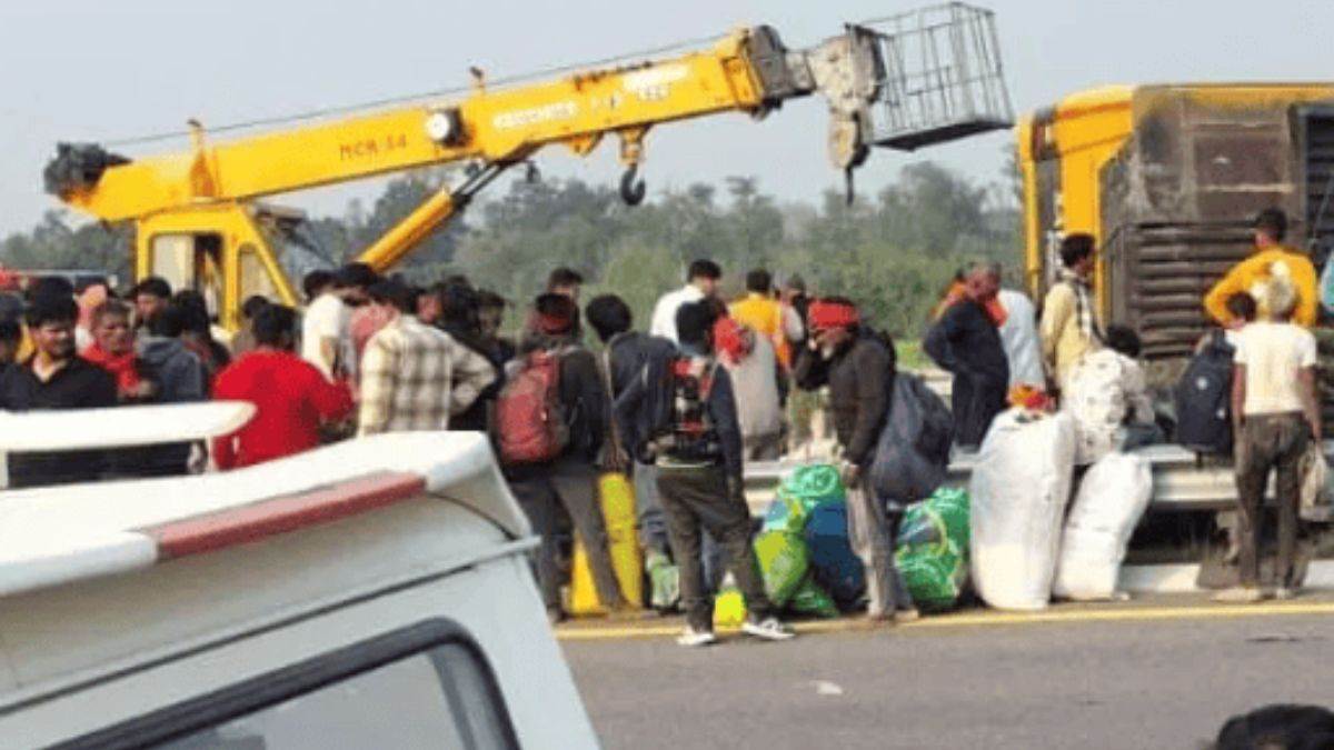 UP Bus Accident: पूर्वांचल एक्सप्रेस-वे पर मौत का तांडव... लुधियाना से बिहार जा रही डबल डेकर बस पलटी, 5 की मौत; 16 यात्री घायल