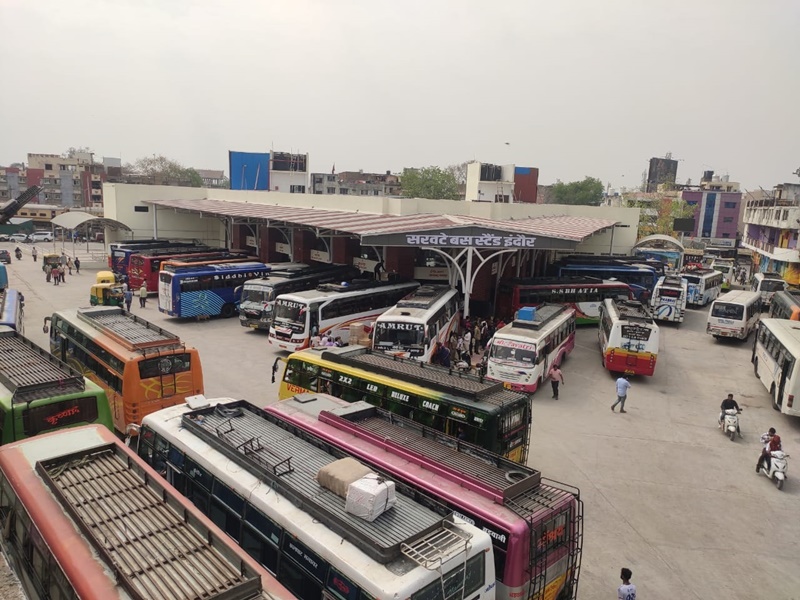 Indore News इंदौर के नवनिर्मित सरवटे बस स्टैंड से फिर शुरू हुआ Chartered Bus Stand Indore