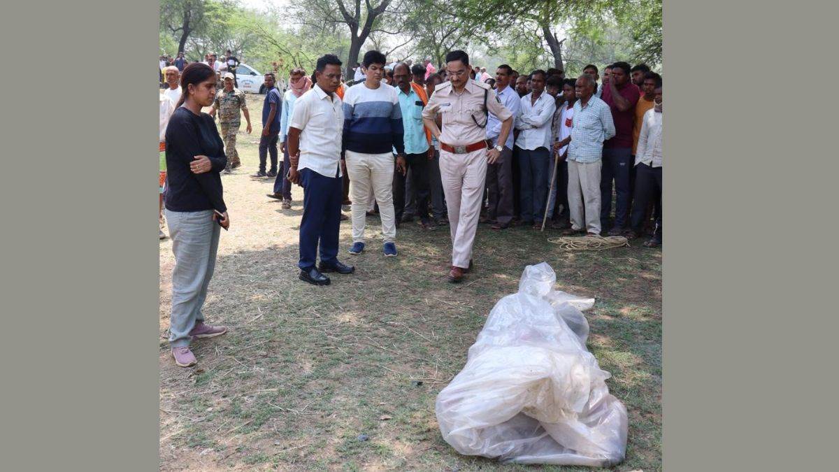 CG Crime: 3 दिन से लापता छात्र की रेत में दफन हुई मिली लाश, क्षेत्र में फैली सनसनी