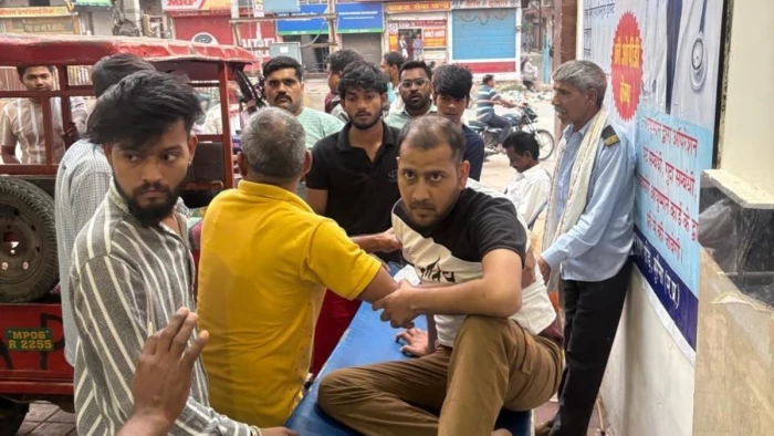 मुरैना में CRPF जवान को स्कूटी से जाते समय आया हार्ट अटैक, युवाओं ने CPR देकर लौटाई सांसें, अस्पताल में नहीं मिला इलाज