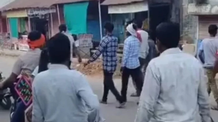 दतिया में महिला सरपंच के जेठ का मुंह काला कर पहनाई जूतों की माला, निकाला जुलूस, 5 लोगों पर केस दर्ज