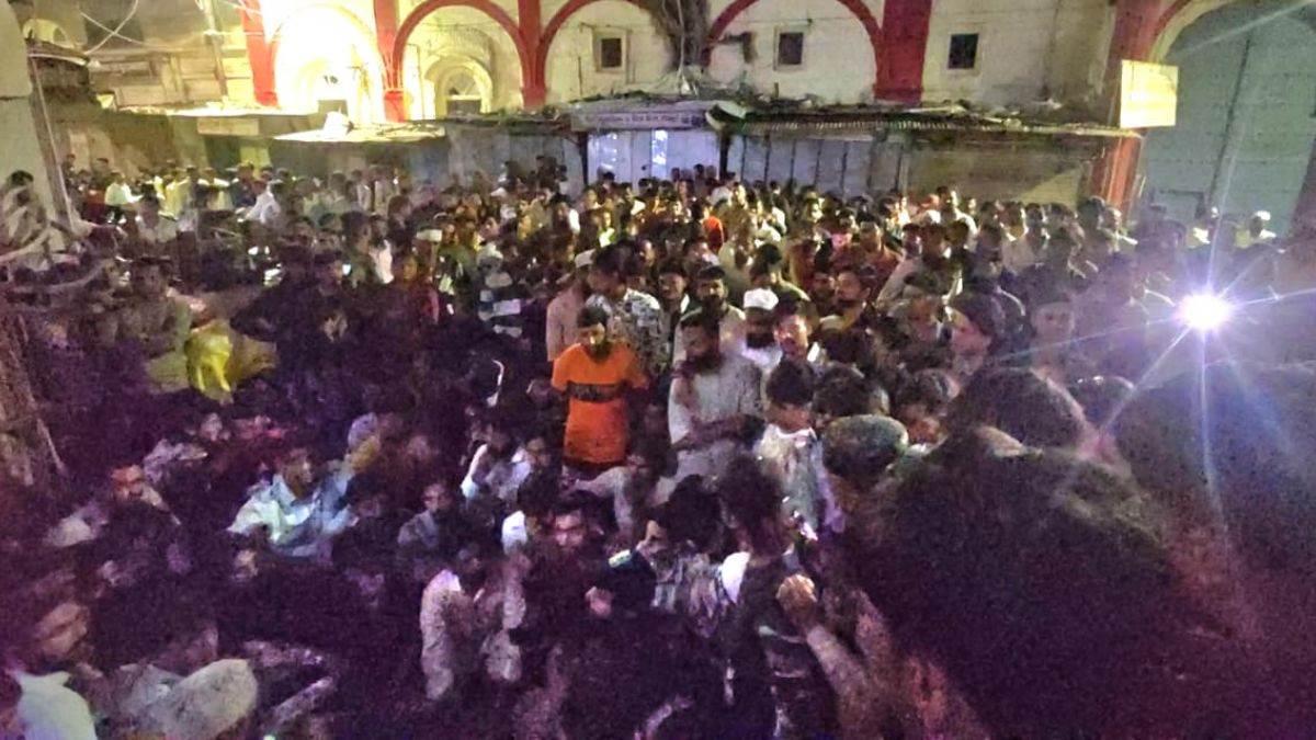 रतलाम में इंस्टाग्राम पर अमर्यादित टिप्पणी से आहत हुए सैकड़ों मुस्लिम लोग, देर रात पहुंचे थाने, आरोपी पर केस दर्ज