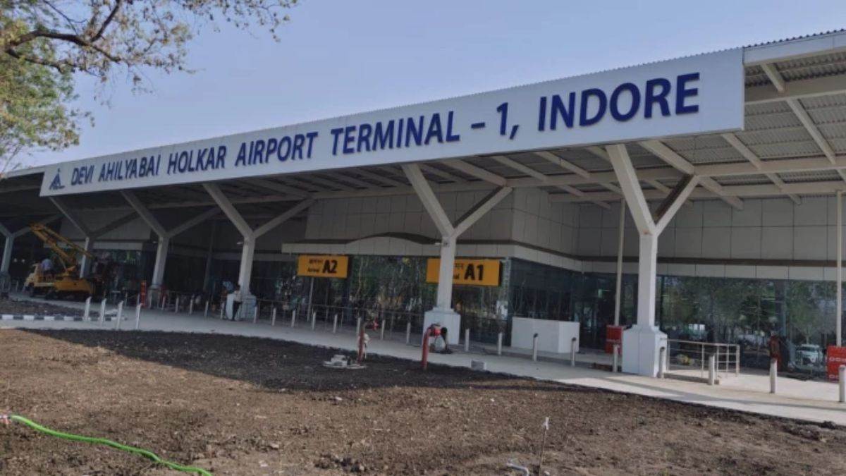 इंदौर एयरपोर्ट के आधुनिक टर्मिनल-1 के लोकार्पण पर लगा 'ब्रेक', उड्डयन मंत्री का कार्यक्रम रद्द, जल्द तय होगी नई तारीख