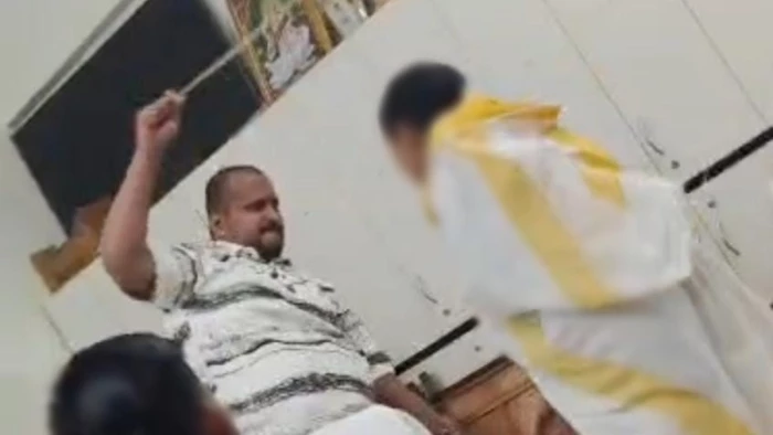 उज्जैन के आदर्श वेद विद्यालय में छड़ी से बटुक को बुरी तरह से पीटने वाले टीचर पर केस दर्ज