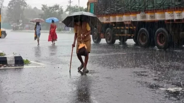 Weather Update: मौसम का उतार-चढ़ाव जारी, दिल्ली में बूंदाबांदी; MP-UP में बदले हालात, IMD का अलर्ट