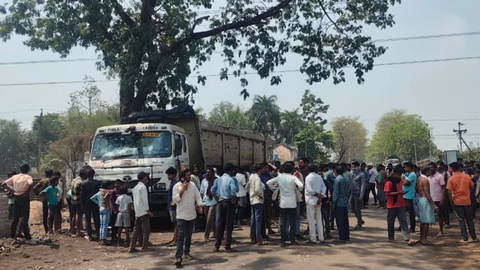 बिलासपुर के सीपत क्षेत्र में ब्लैक स्पाॅट में ओवरटेक करते तेज रफ्तार ट्रेलर ने ली बाइक सवार की जान, दूसरा गंभीर