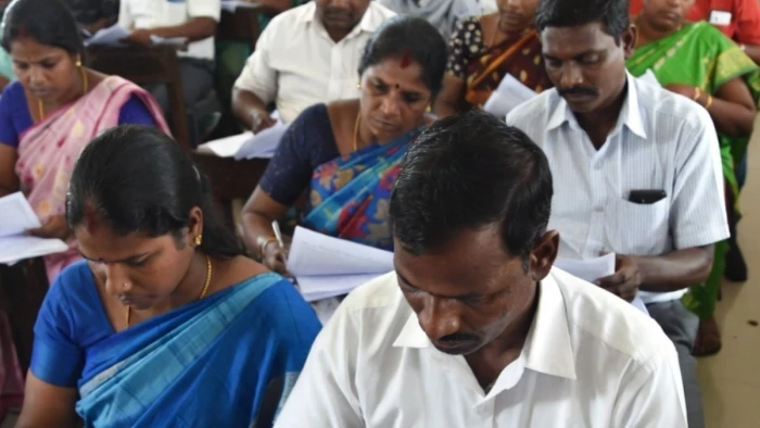 56 शिक्षकों ने 8वीं व 5वीं की कॉपी जांचने में की गलतियां, कई छात्र फेल; अब होगी कार्रवाई