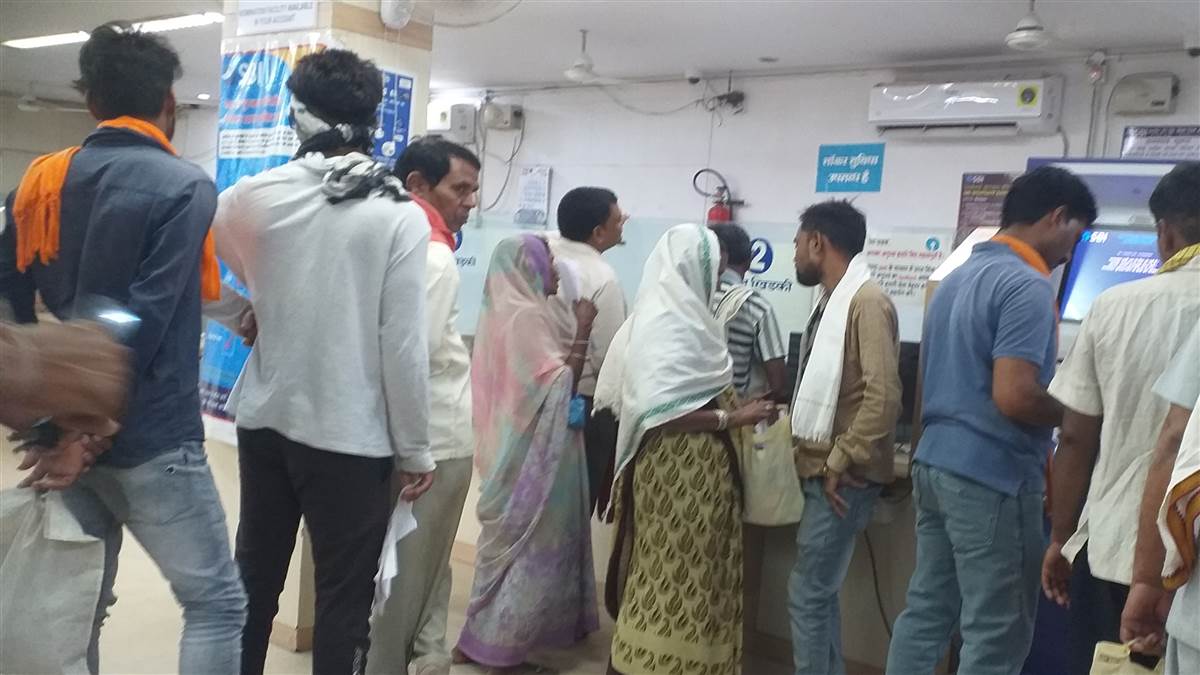 Janjgir Champa News : दो हजार का नोट बदलने पहले दिन बैंकों में नहीं दिखी भीड़